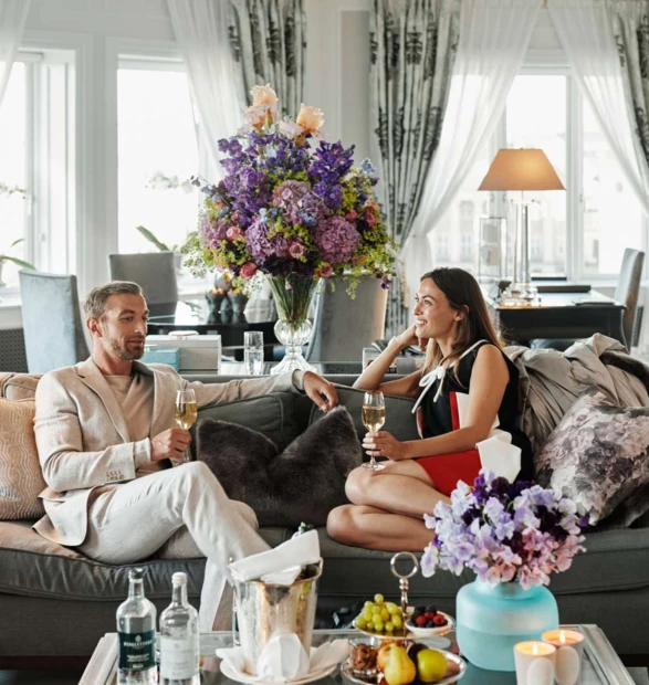 2020_06_03_Dangleterre_Branding_0458 copy.jpgCOUPLEDANGLETERRESUITE-1600px