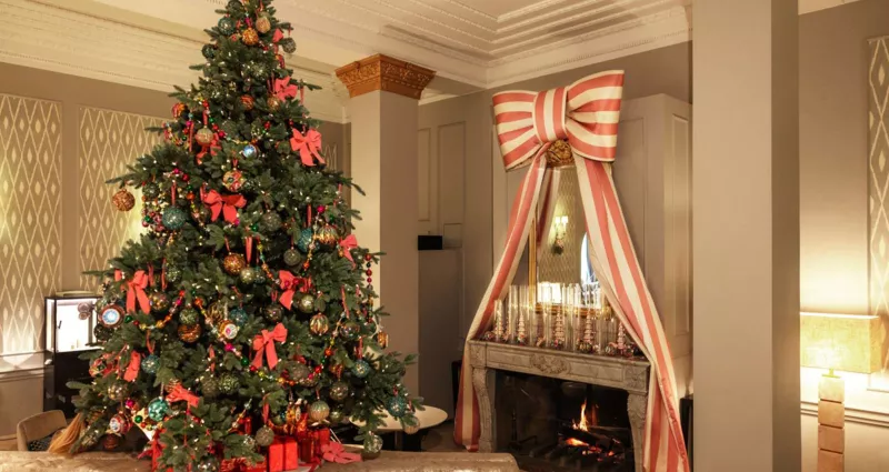 Upper Lobby Christmas (3)-1600px