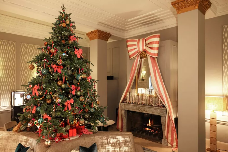 Upper Lobby Christmas (3)-1600px
