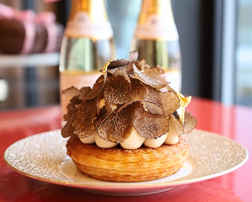 Redigeret billede af fastelavnsbolle med trøffel